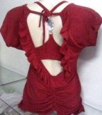 Blusa com detalhes na costa e lisa na frente