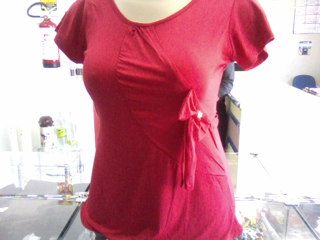 Blusa vermelha com laco