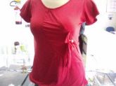 Blusa vermelha com laco